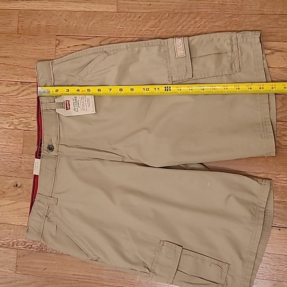 LEVIS YOUTH BOYS KAKHI RELAXED FIT CARGO SHORTS SIZE 18 HUSKY 36W - Picture 3 of 11